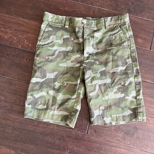 Shorts vineyardand vines size 12  camo with small bulldogs on surf baords